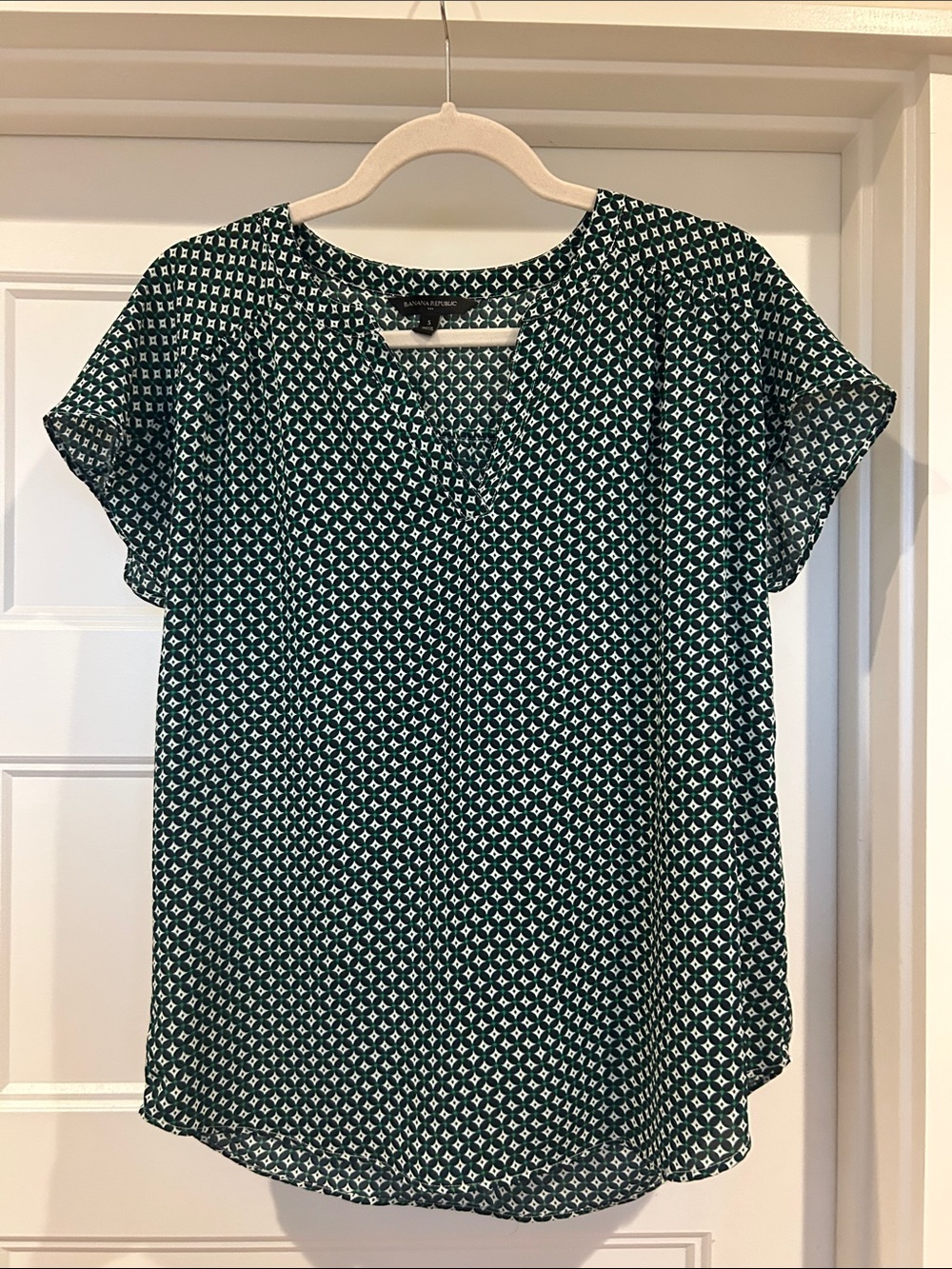 Banana Republic Green & White Printed Short-Sleeve Blouse